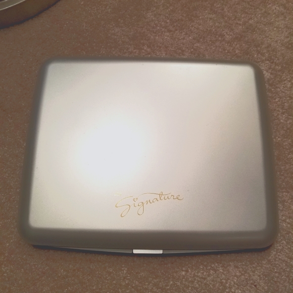 Mary Kay Signature Color Palette - Picture 2 of 6